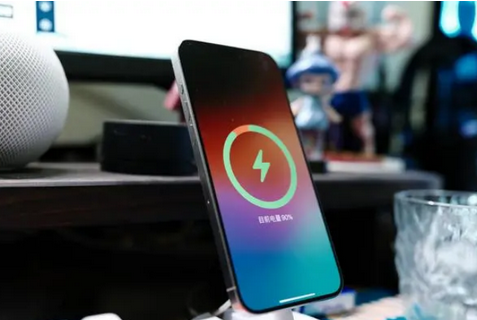 西青苹果15换屏服务分享用什么充电器给iPhone15充电更好 